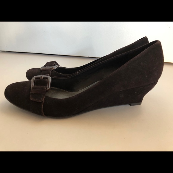 Antonia Melani Brown Suede Wedge Pumps - Picture 2 of 3